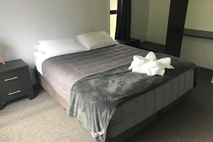 Room 12 of 87