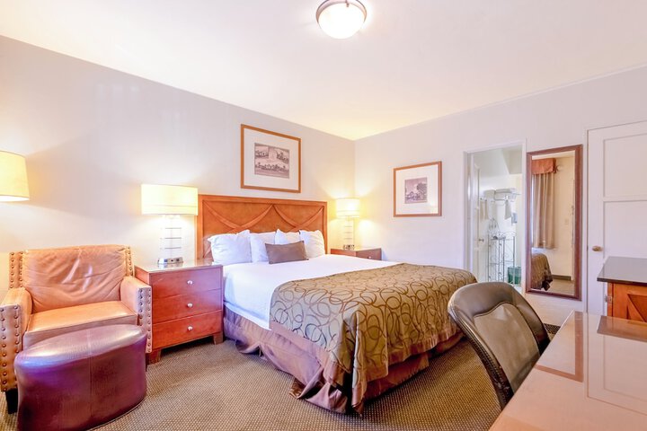 Room 40 of 77