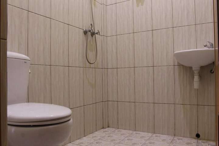 Room 6 of 11