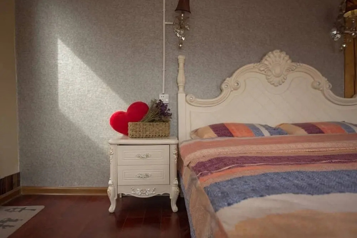 Room 3 of 9