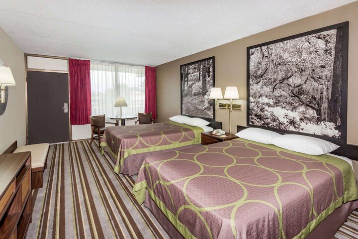 2 Double Beds (1 of 16)
