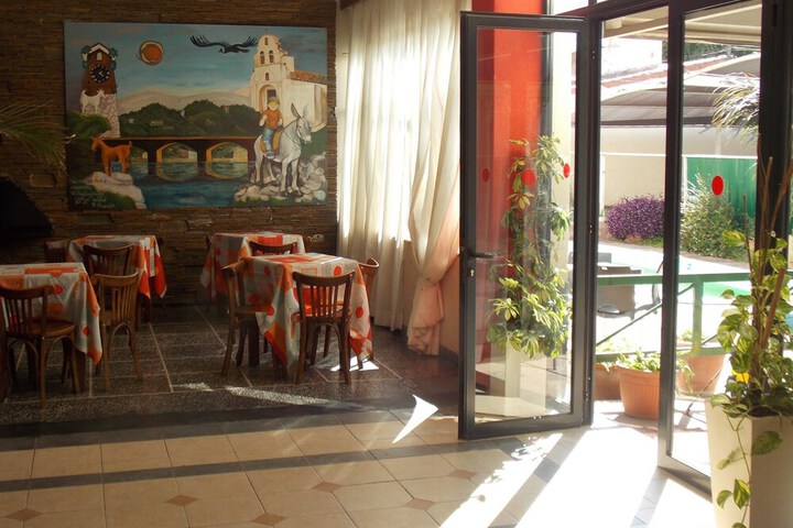 Dining 16 of 17