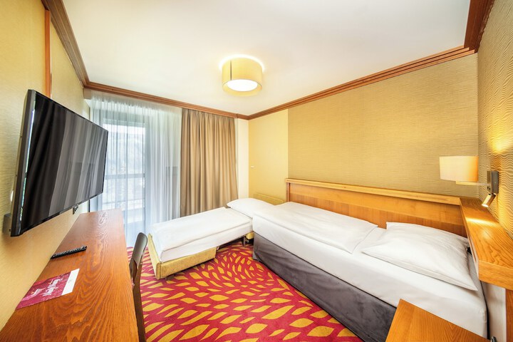 Room 32 of 119