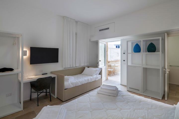 Room 6 of 82