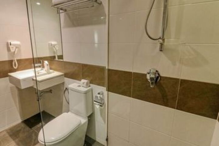 Room 2 of 49