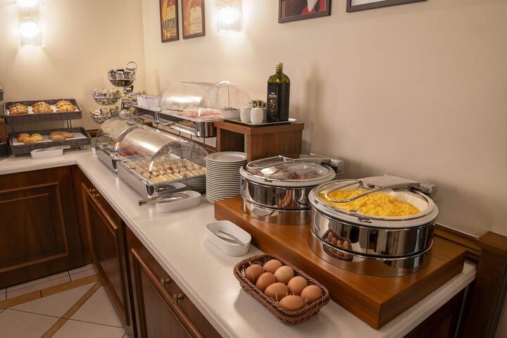 Dining 49 of 68