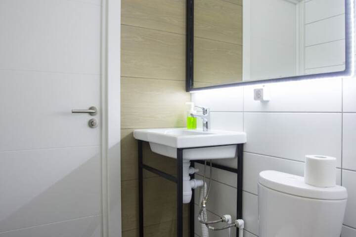 Room 15 of 34