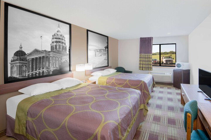 1 Queen Bed (4 of 12)