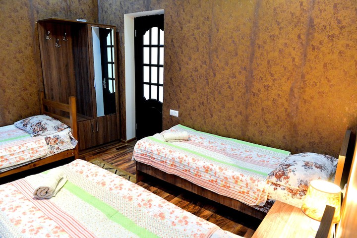 Room 5 of 7