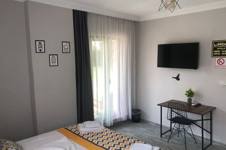 Room 16 of 37