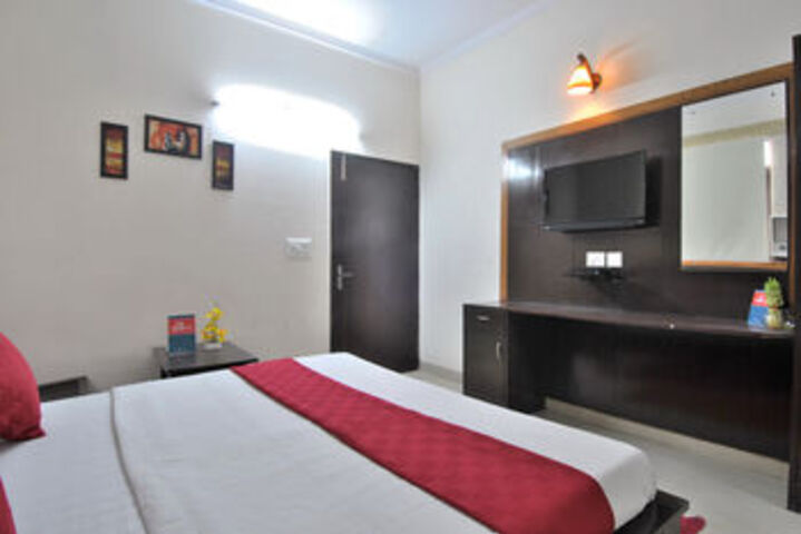 Room 18 of 27