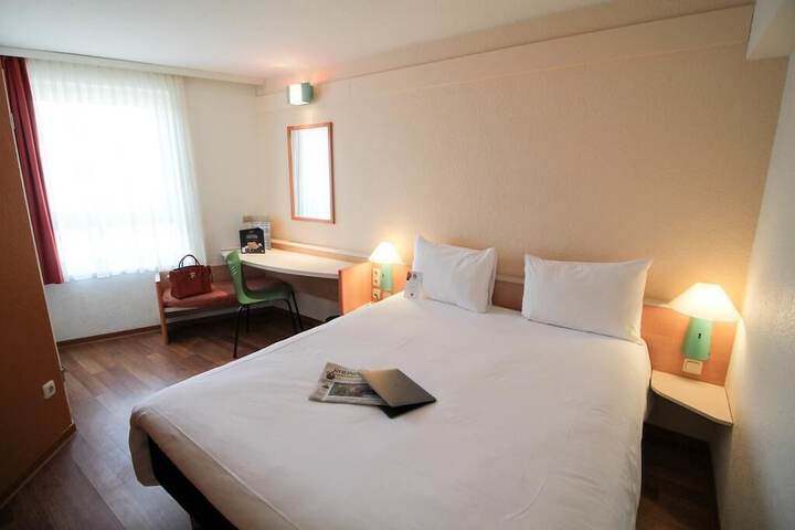 Room 4 of 31
