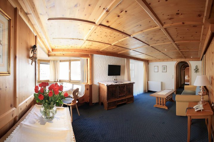 Room 17 of 44