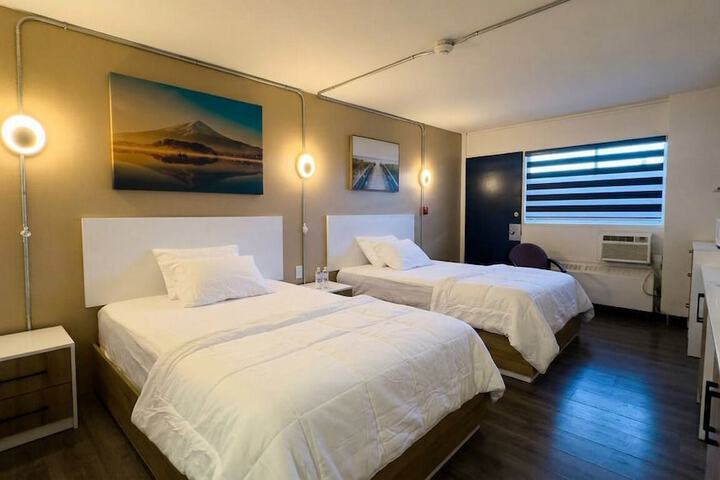 Room 5 of 6