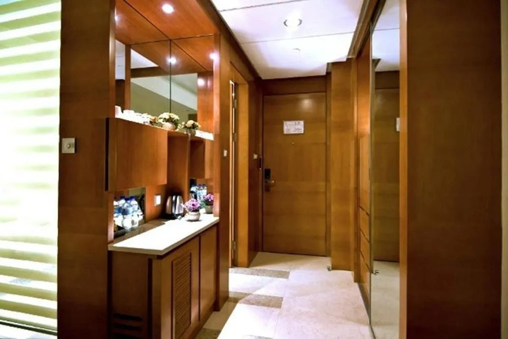 Room 7 of 14