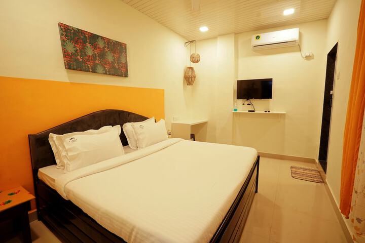 Room 3 of 28