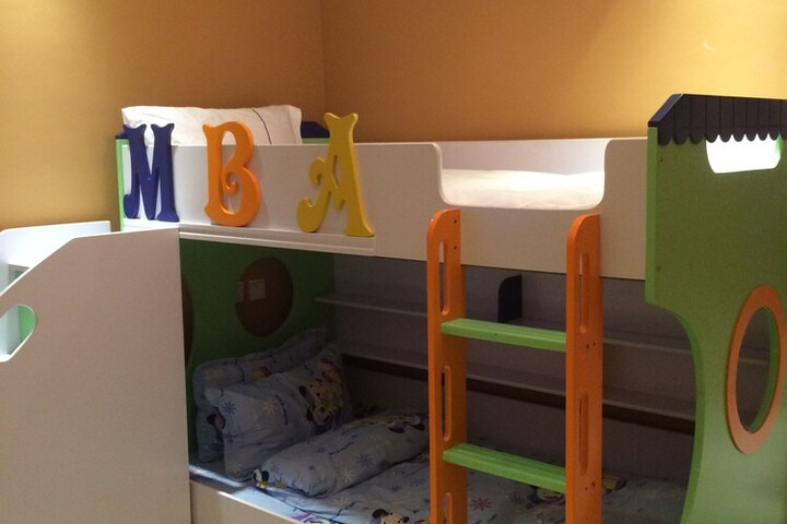 Room 32 of 80