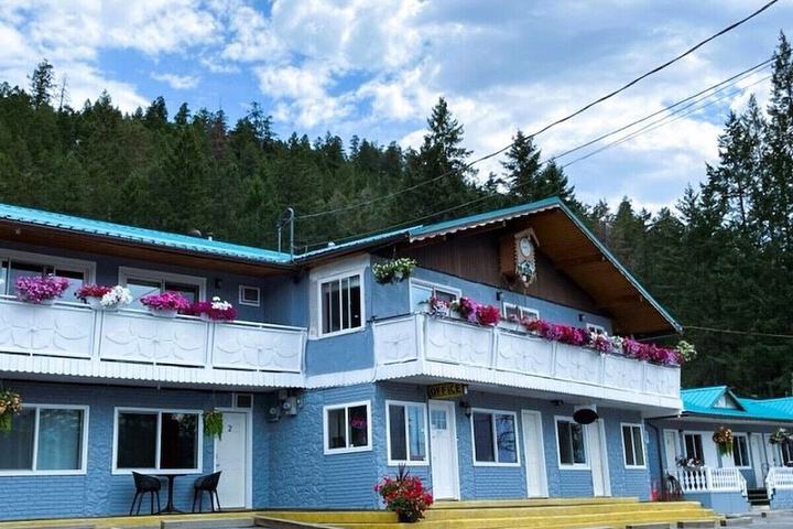 Celadon Lodge in Radium Hot Springs, BC