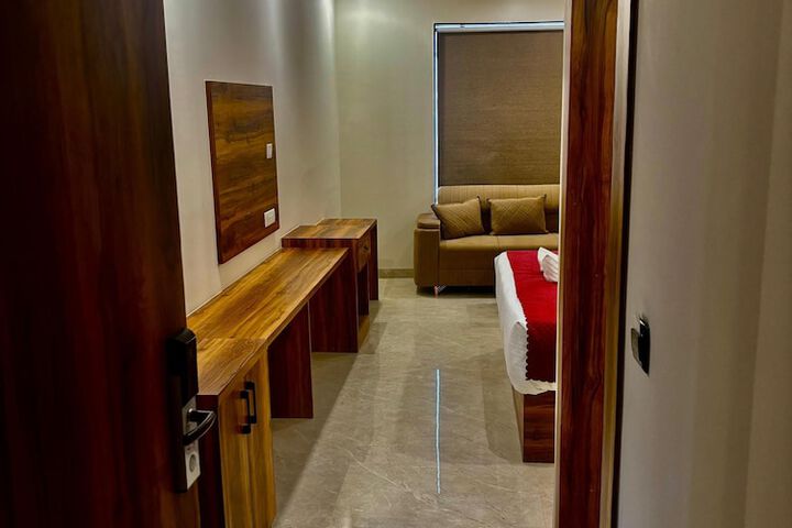 Room 9 of 17