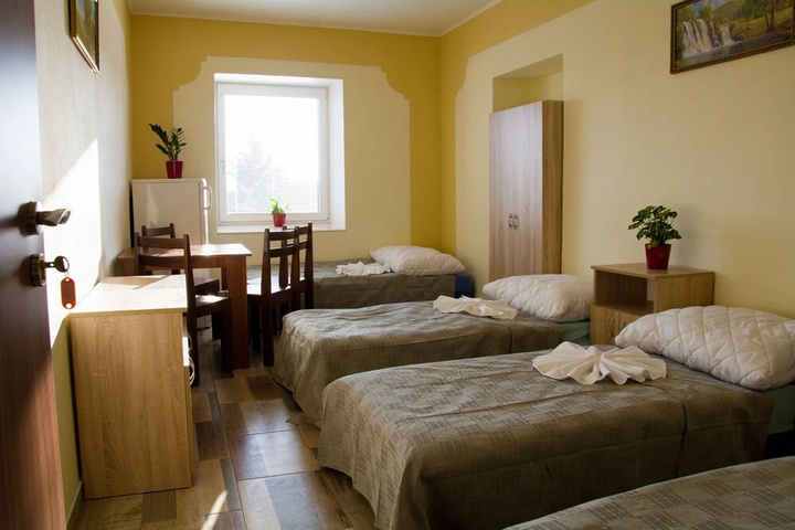 Room 2 of 10