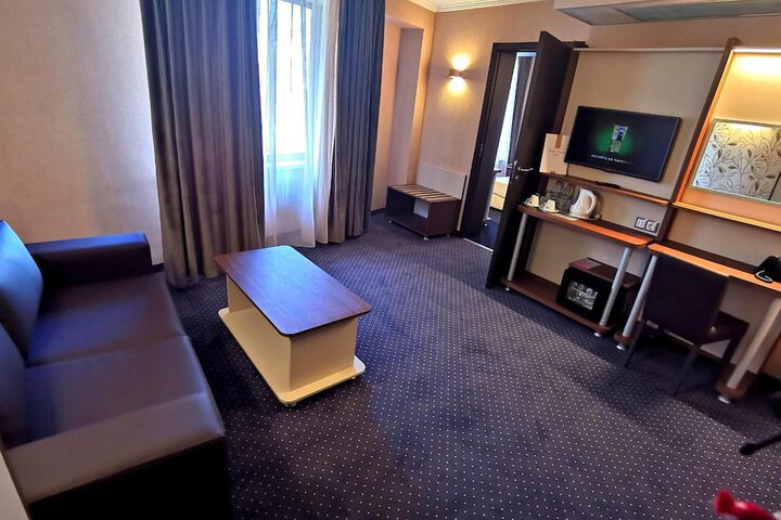 Hotel Suite Photo