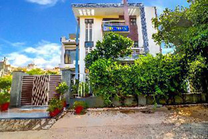Fabhotel Blue Moon Residency