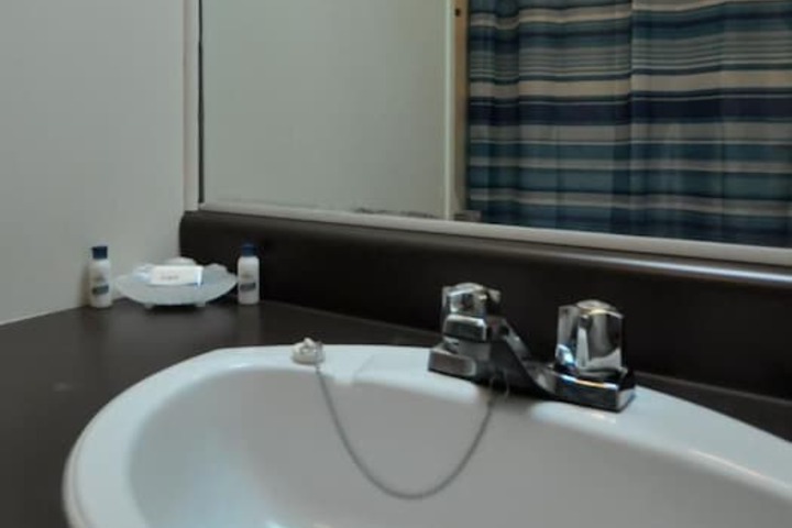 Room 17 of 34