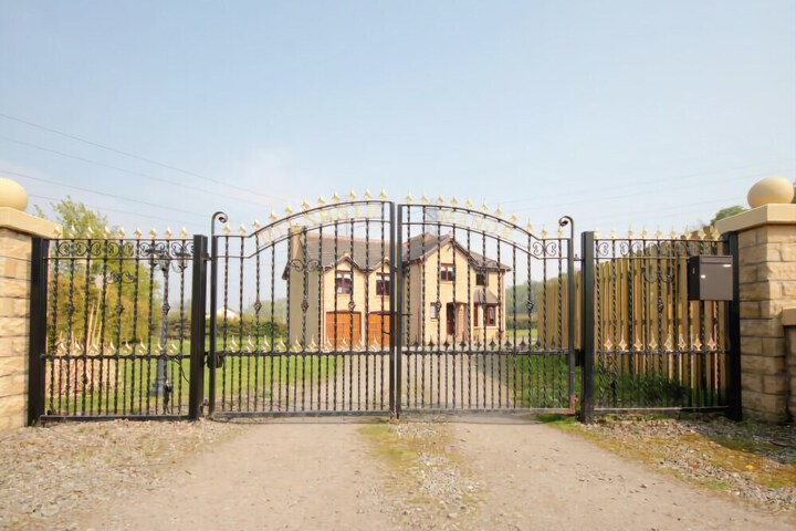 MILNHOLM MANOR