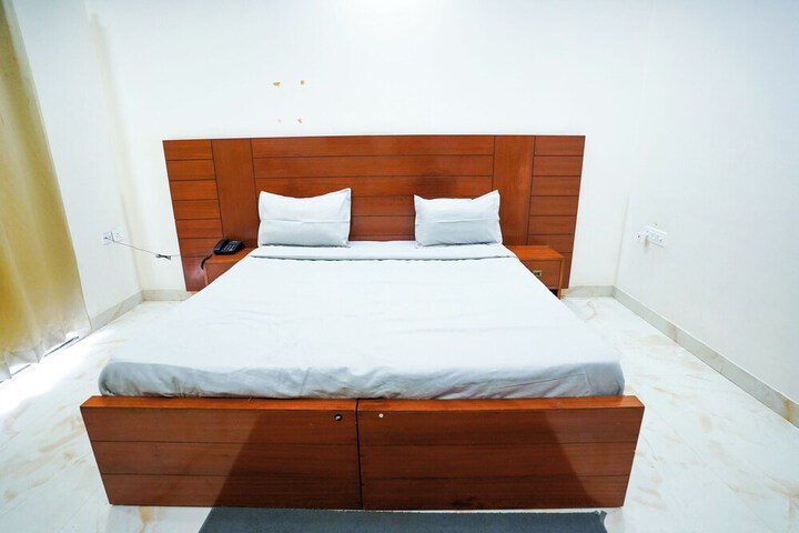 Room 15 of 77