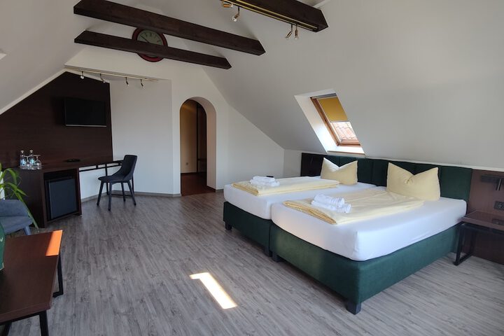 Room 28 of 73