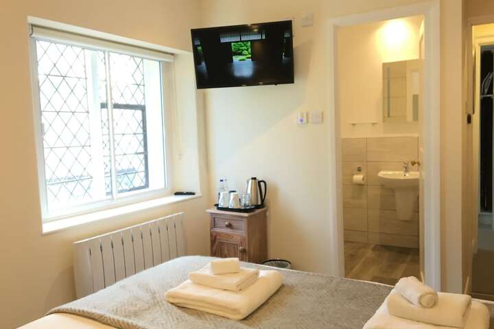 Room 2 of 25