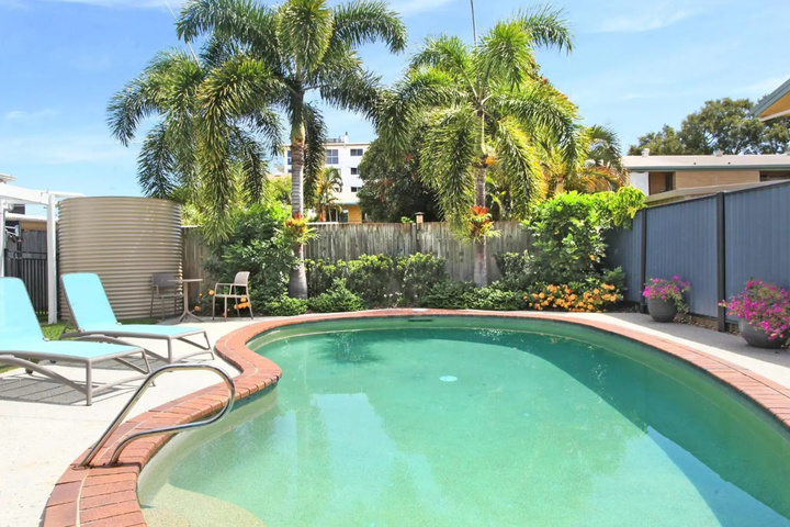 Pool 11 of 21