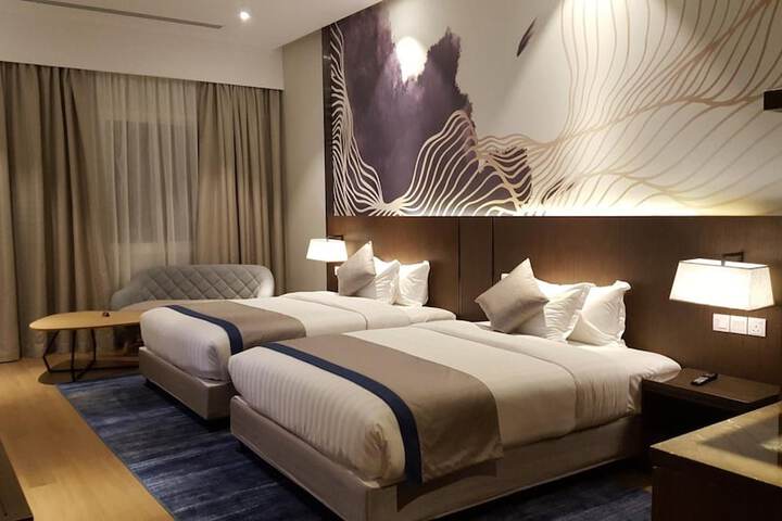Room 9 of 37