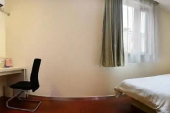 Room 6 of 14