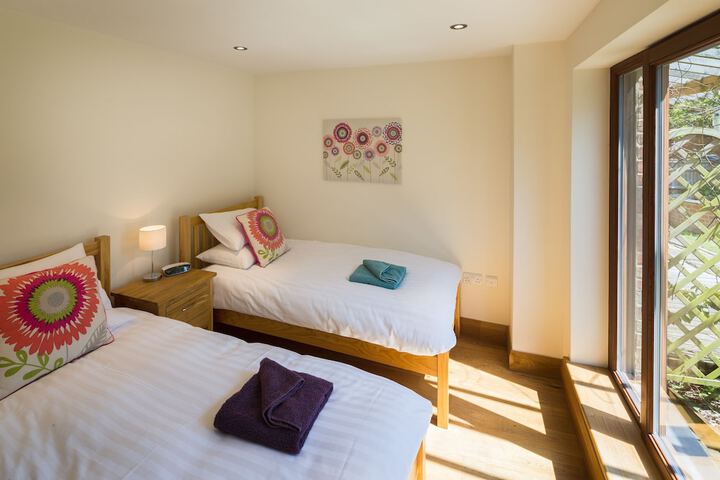 Room 2 of 73