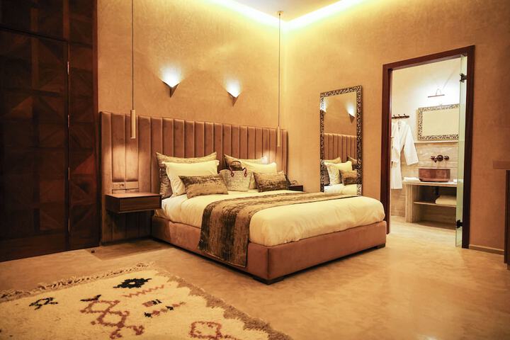 Room 6 of 28