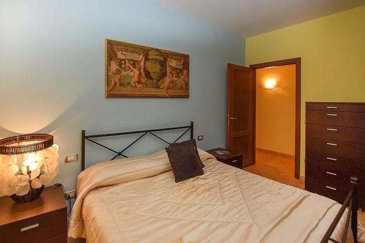 Room 4 of 13