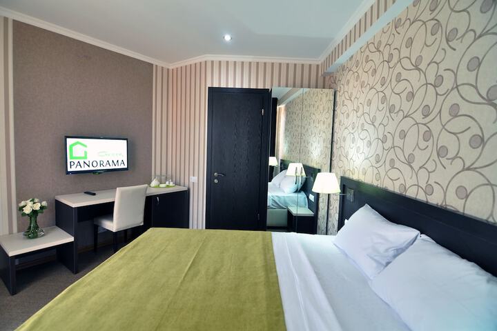 Room 12 of 25