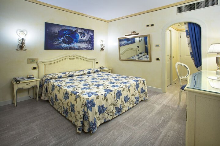 Room 43 of 112