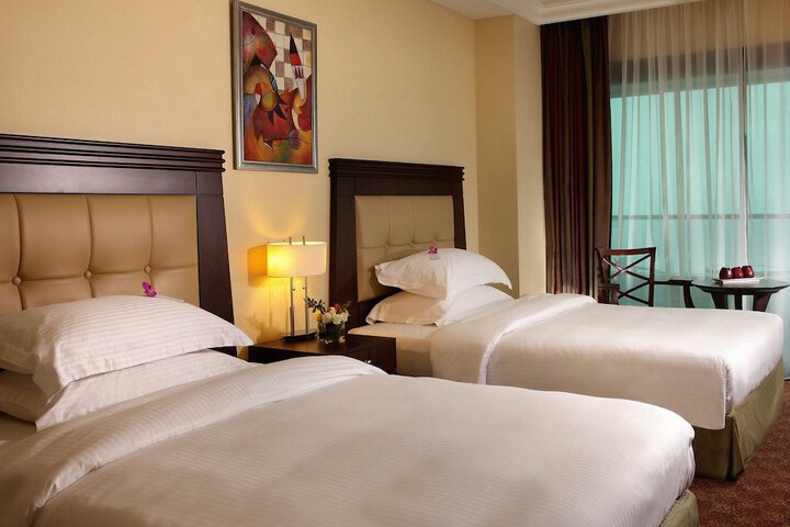 Room 8 of 90