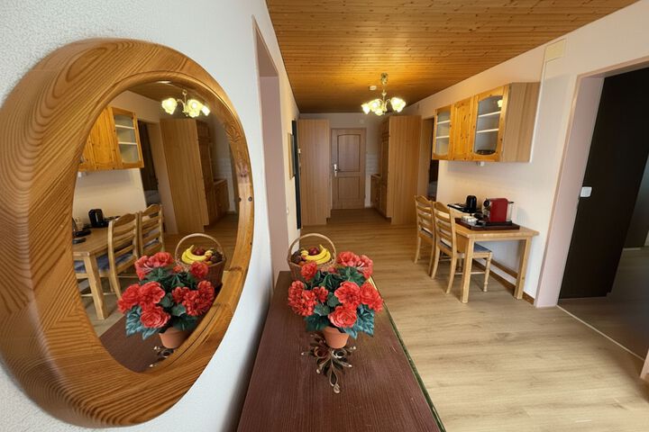 Room 40 of 163