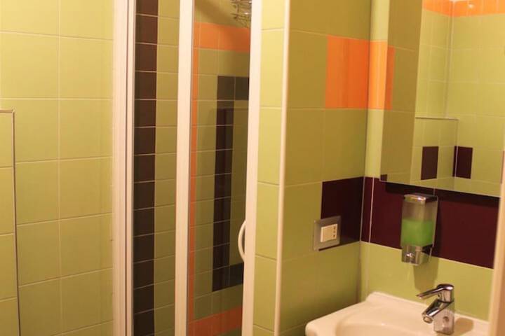 Room 13 of 28