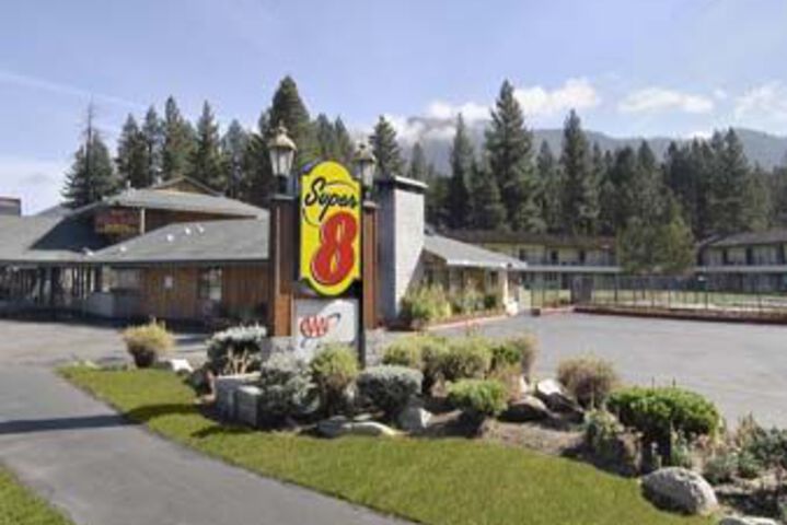 Exterior of Super 8 Lake Tahoe
