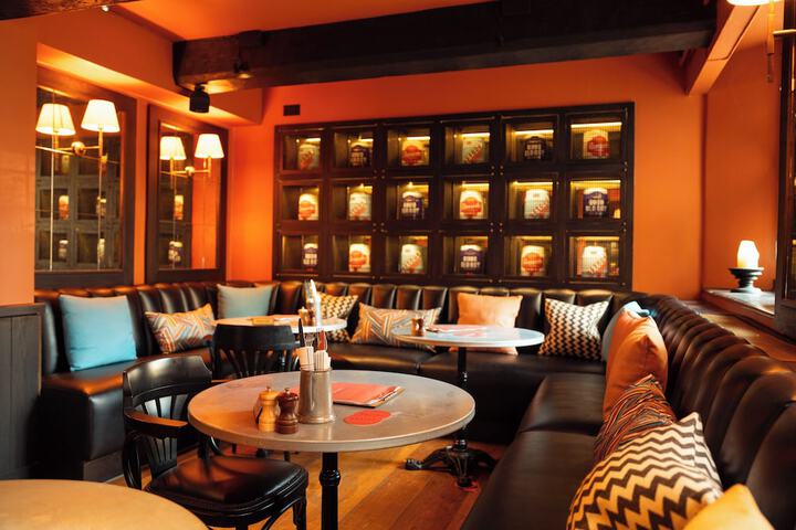 Lounge 145 of 160