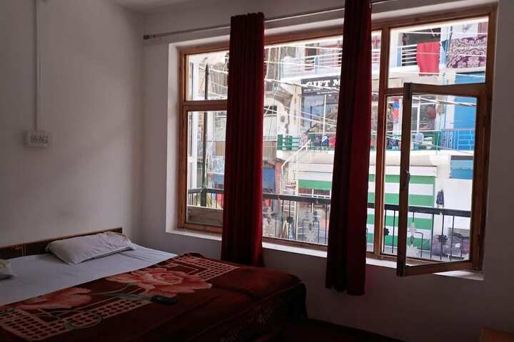 Room 4 of 17