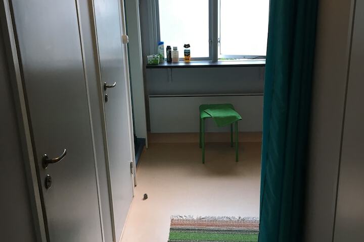 Room 19 of 38