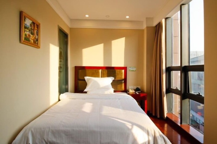 Room 16 of 60