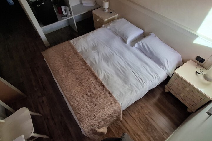 Room 13 of 39