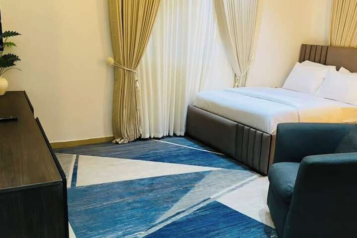 Room 8 of 34