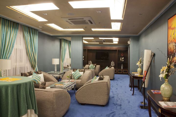 Lounge 48 of 57